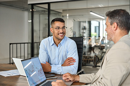entrepreneur-talking-to-financial-advisor